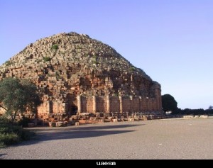 الضريح النوميدي بالجزائر الذي يبلغ ارتفاعه تسعة عشر متر