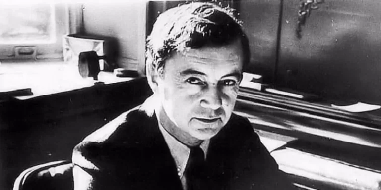 ازدواجية الهوية لدى الشخص الموصوم – إرفينغ غوفمان (1922-1982)